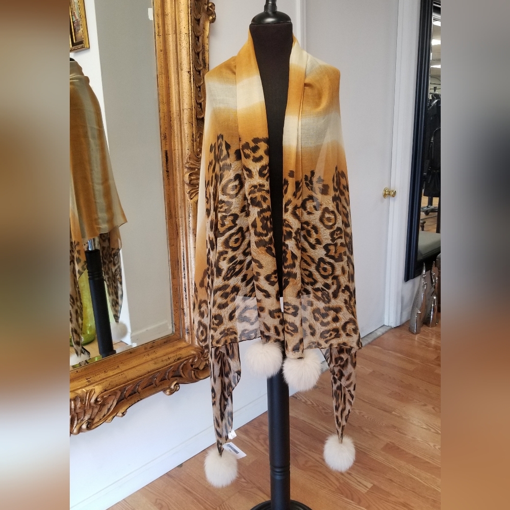 Mitchie's $179 Shawl with Fox Fur - Picture 2 of 9